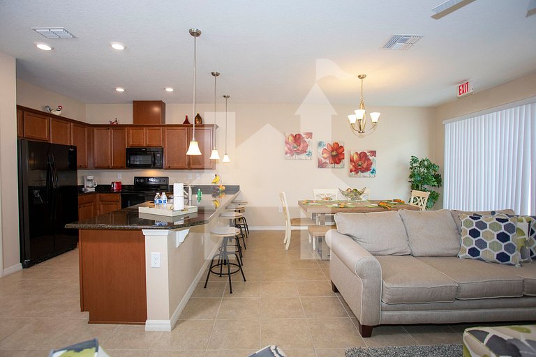 Compass Bay – Family Comfort & Resort Amenities