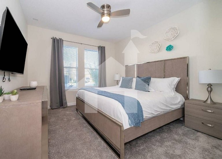 Vacation Home Near Disney, 6 bedrooms