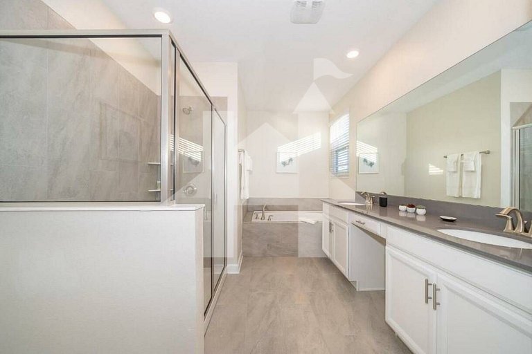 Vacation Home Near Disney, 6 bedrooms