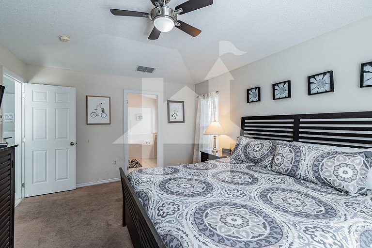 Vacation Home Near Disney, 5 bedrooms