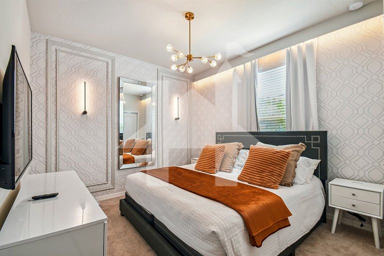 Vacation Home Near Disney, 5 bedrooms