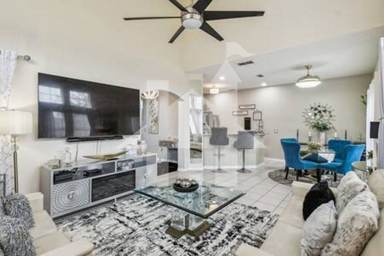 Vacation Home Near Disney, 4 bedrooms