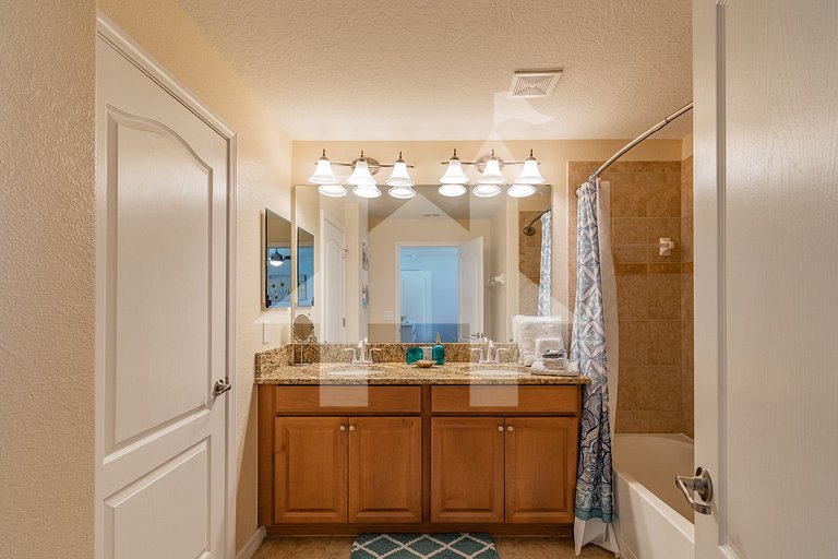 Vacation Home Near Disney, 4 bedrooms
