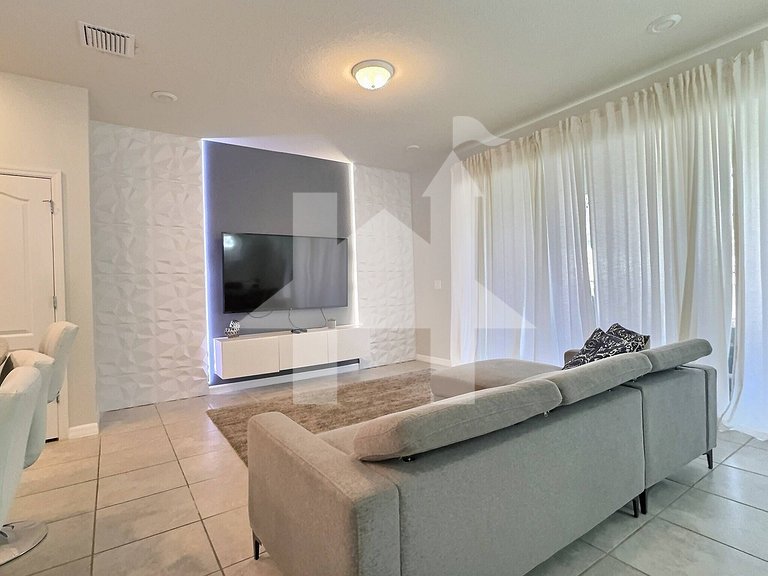 Vacation Home Near Disney, 5 bedrooms