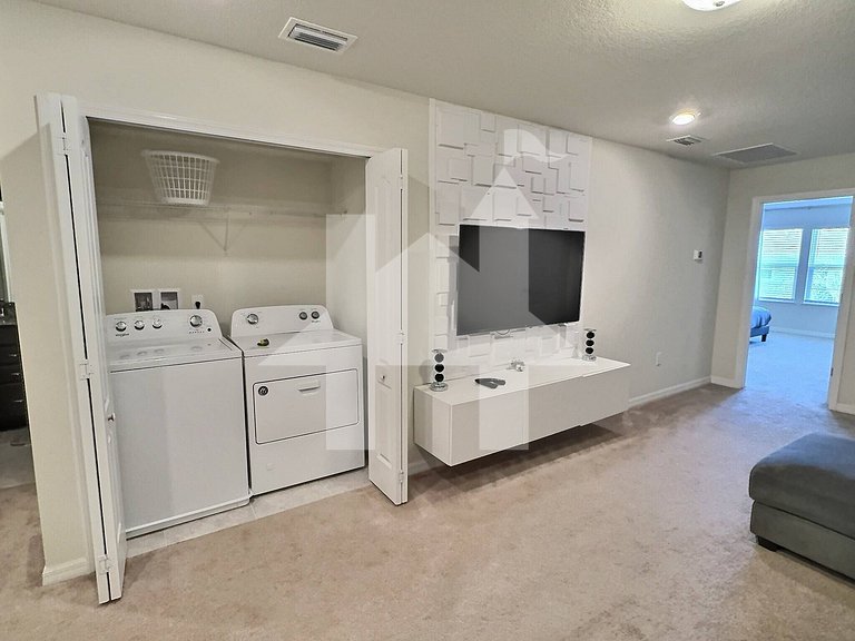 Vacation Home Near Disney, 5 bedrooms