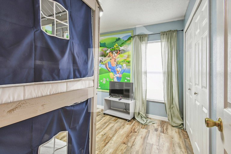 Vacation Home Near Disney, 5 bedrooms