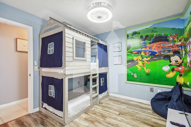 Vacation Home Near Disney, 5 bedrooms