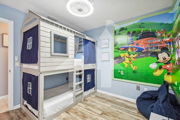 Vacation Home Near Disney, 5 bedrooms