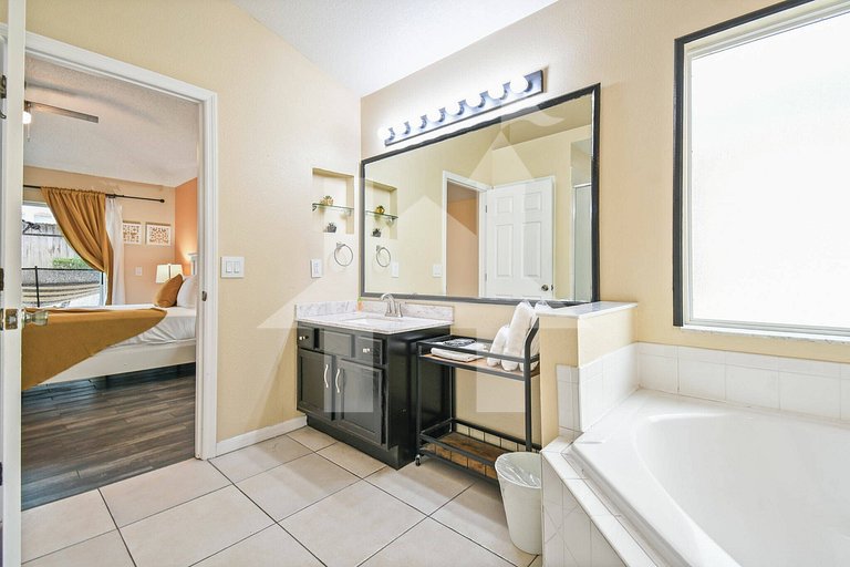 Vacation Home Near Disney, 5 bedrooms