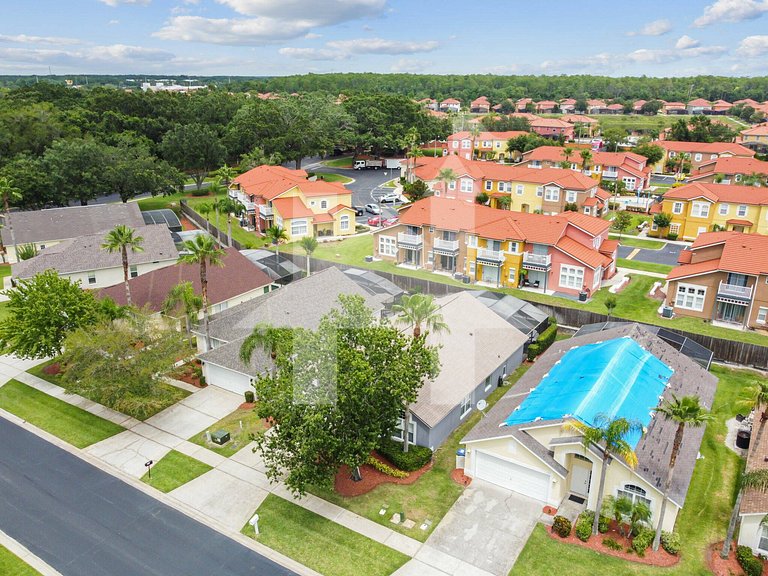 Vacation Home Near Disney, 5 bedrooms