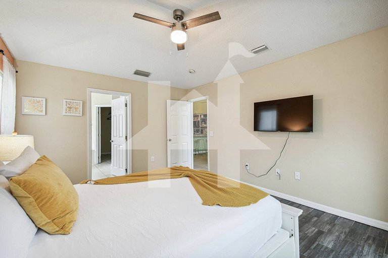 Vacation Home Near Disney, 5 bedrooms