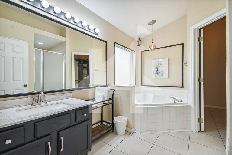 Vacation Home Near Disney, 5 bedrooms