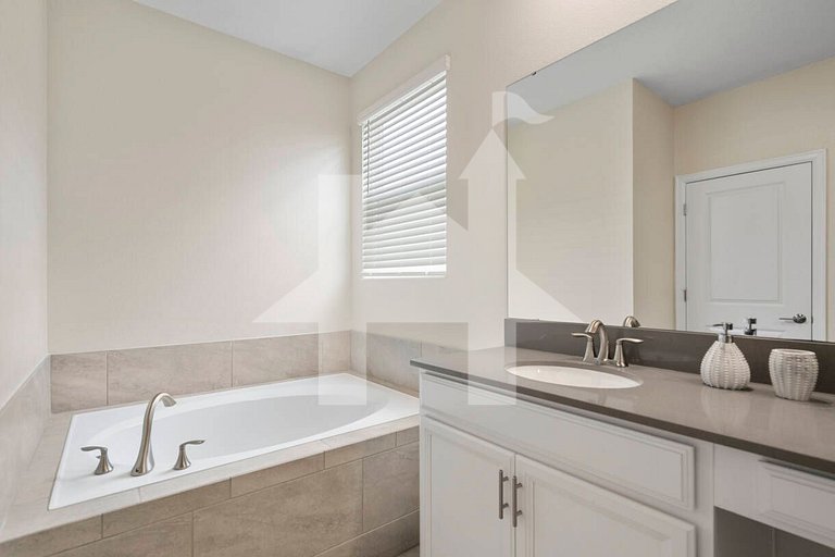 Vacation Home Near Disney, 5 bedrooms