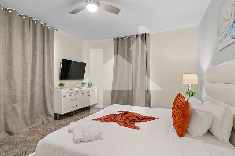 Vacation Home Near Disney, 5 bedrooms