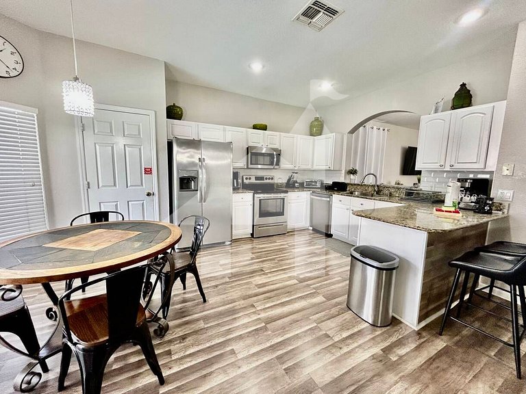 Windsor Hills 6BR Villa w/ Pool & Game Room