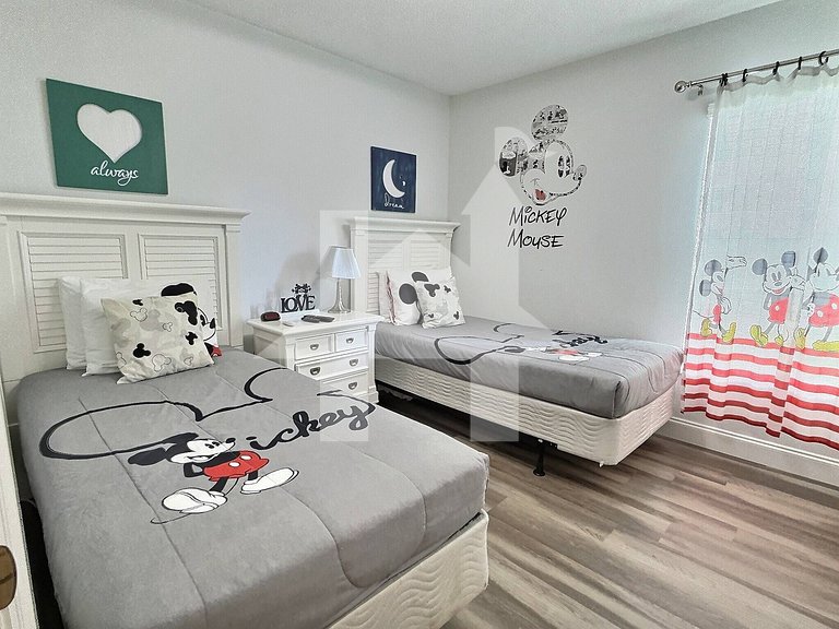Vacation Home Near Disney, 4 bedrooms