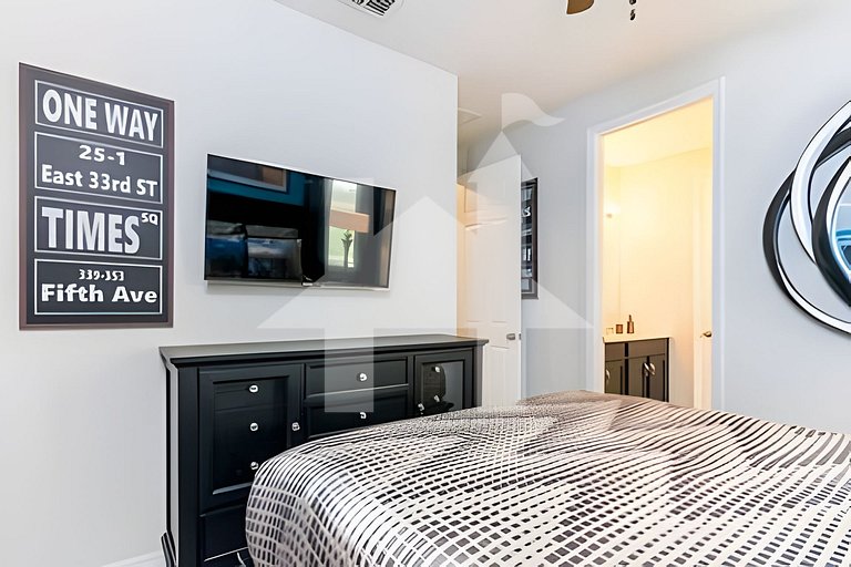 Vacation Home Near Disney, 6 bedrooms