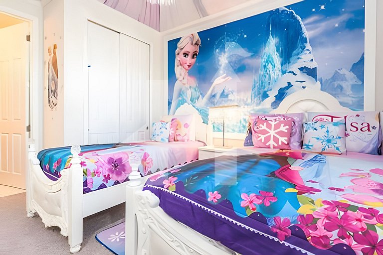 Vacation Home Near Disney, 6 bedrooms