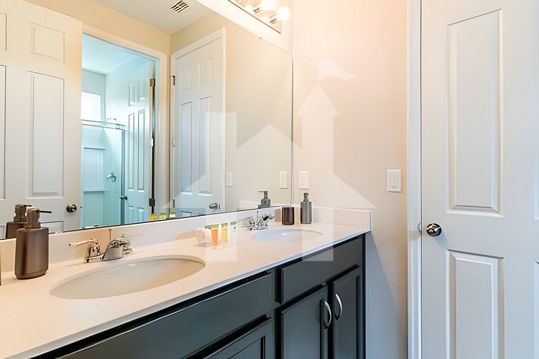 Vacation Home Near Disney, 6 bedrooms