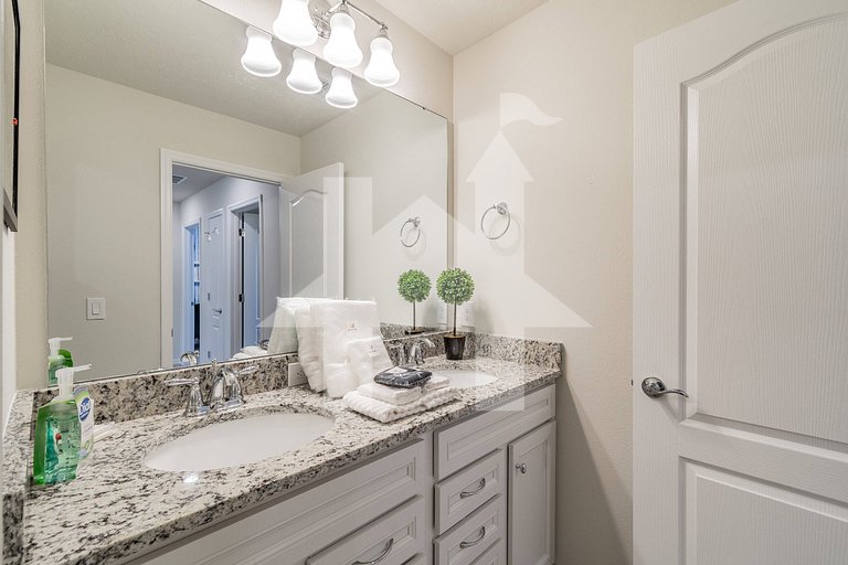 Vacation Home Near Disney, 5 bedrooms