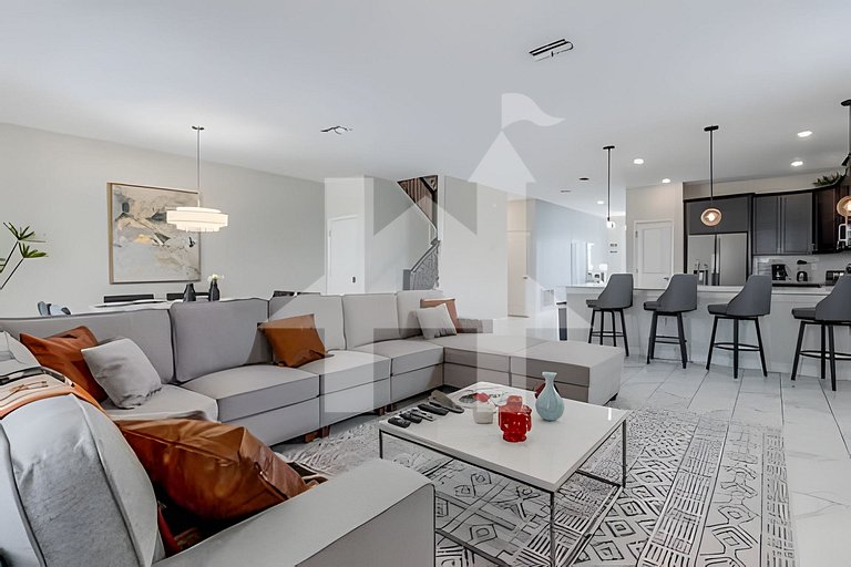 8BR Villa w/ Pool, Theater & Game Room