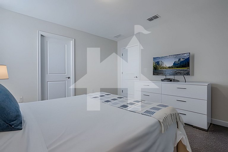 8BR Villa w/ Pool, Theater & Game Room