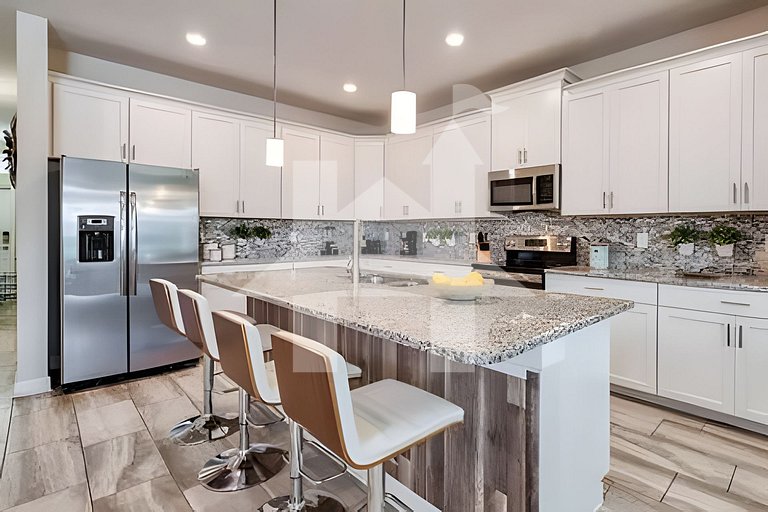 6BR Pool Home w/ Mickey + Avengers – Storey Lake