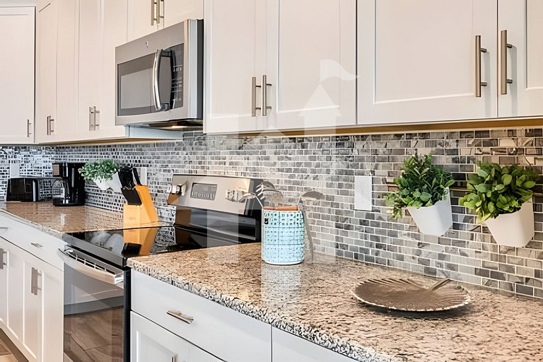 6BR Pool Home w/ Mickey + Avengers – Storey Lake