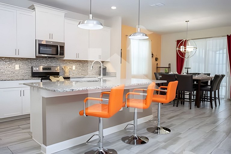 6BR Townhome w/ Pool – 10 Min to Disney