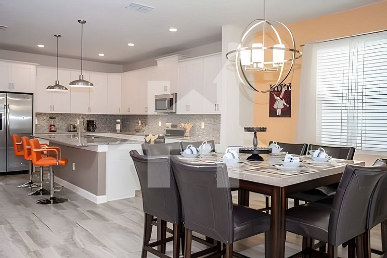 6BR Townhome w/ Pool – 10 Min to Disney