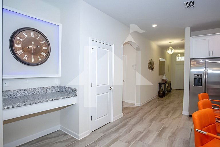 6BR Townhome w/ Pool – 10 Min to Disney