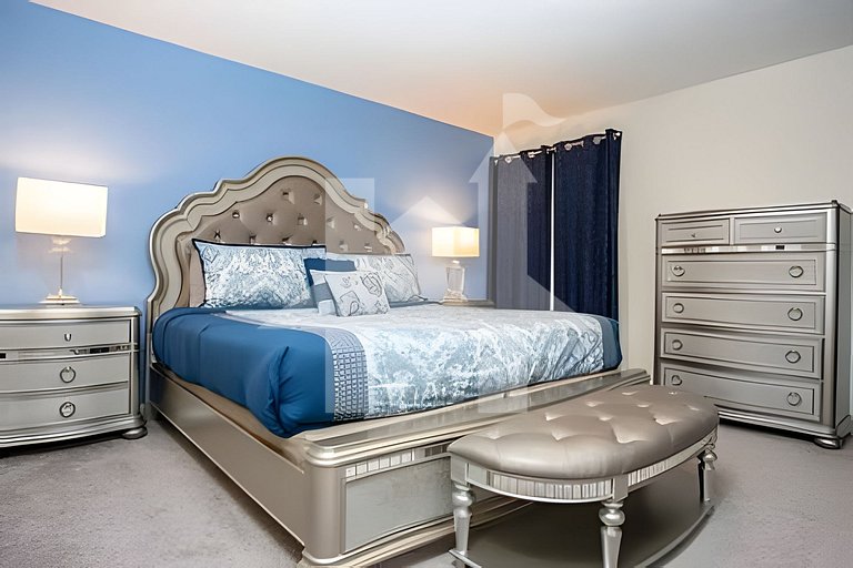 6BR Townhome w/ Pool – 10 Min to Disney