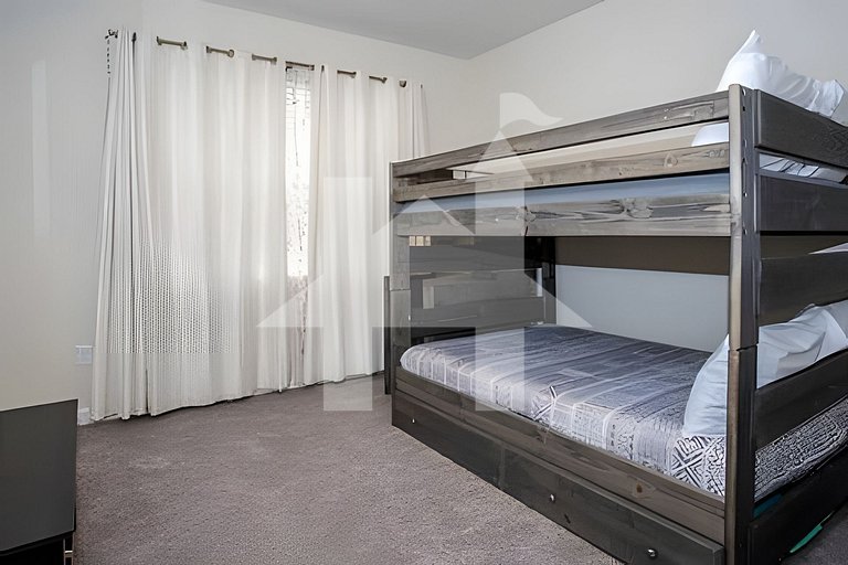 6BR Townhome w/ Pool – 10 Min to Disney