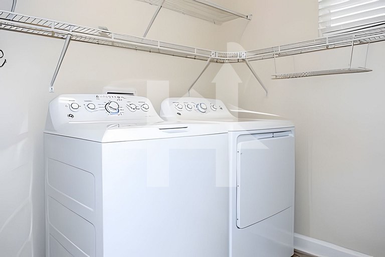 6BR Townhome w/ Pool – 10 Min to Disney