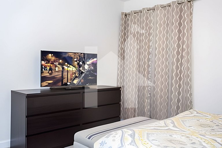 6BR Townhome w/ Pool – 10 Min to Disney