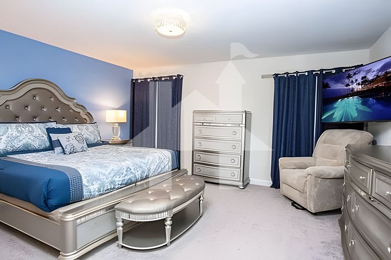 6BR Townhome w/ Pool – 10 Min to Disney