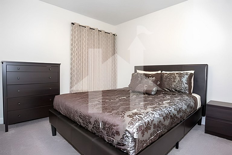 6BR Townhome w/ Pool – 10 Min to Disney