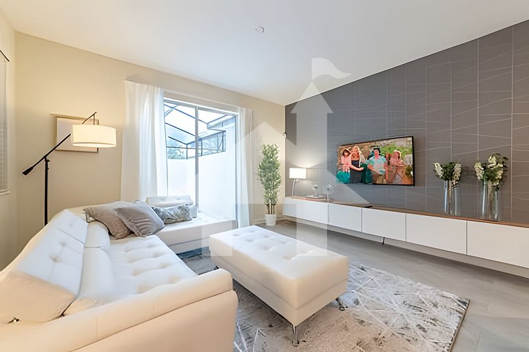 4BR Storey Lake w/ Pool & Mickey Room