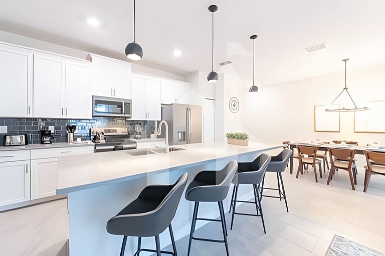 4BR Storey Lake w/ Pool & Mickey Room