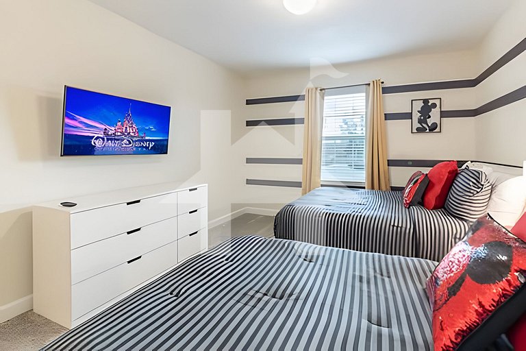 4BR Storey Lake w/ Pool & Mickey Room