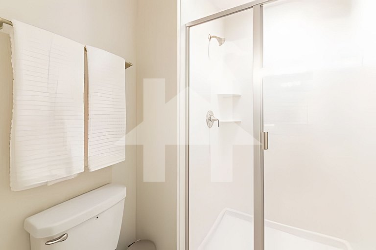 4BR Storey Lake w/ Pool & Mickey Room