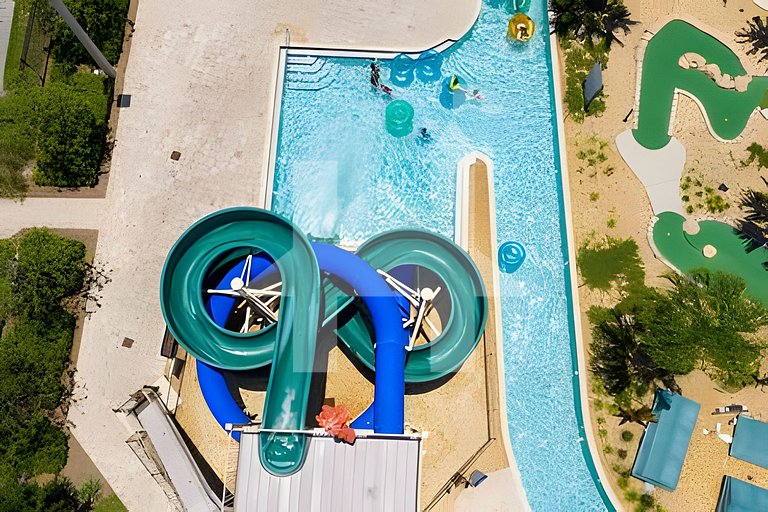 4BR Storey Lake w/ Pool & Mickey Room