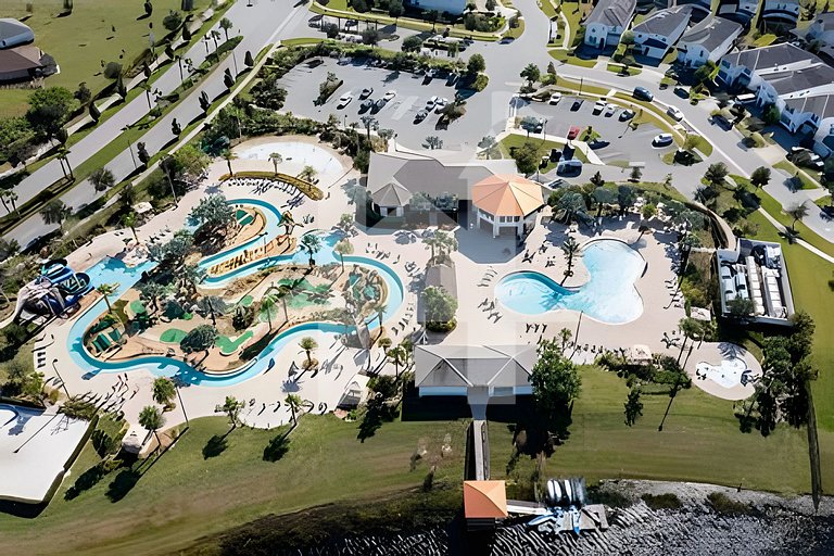 4BR Storey Lake w/ Pool & Mickey Room