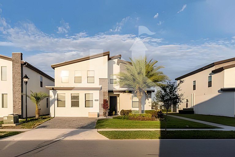Luxury 6BR Villa w/ Pool, Spa & Near Disney