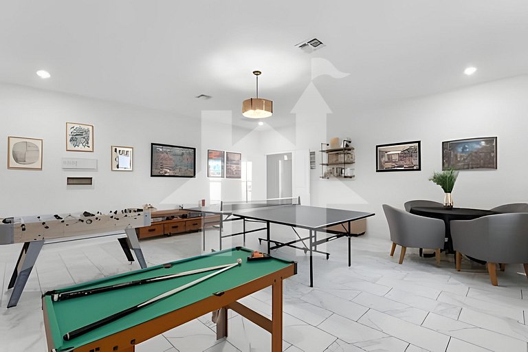 6BR Storey Lake Villa w/ Pool, Spa & EV Charger