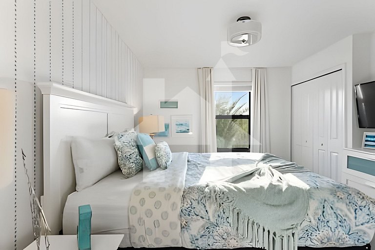 6BR Storey Lake Villa w/ Pool, Spa & EV Charger