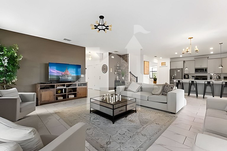 6BR Storey Lake Villa w/ Pool, Spa & EV Charger