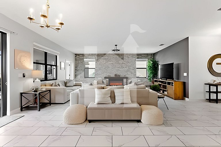 6BR Storey Lake Villa w/ Pool, Spa & EV Charger