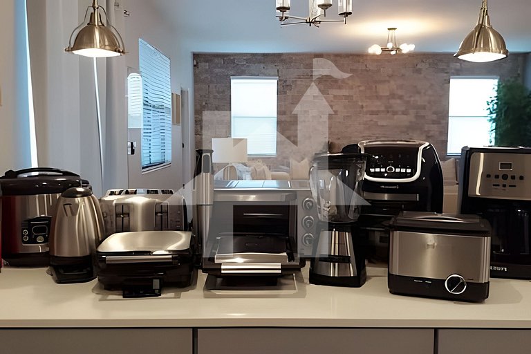 6BR Storey Lake Villa w/ Pool, Spa & EV Charger