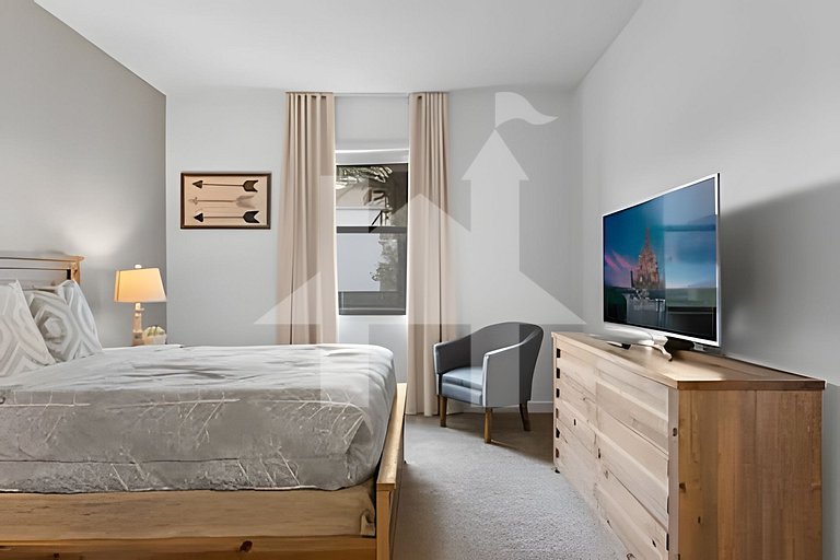 6BR Storey Lake Villa w/ Pool, Spa & EV Charger